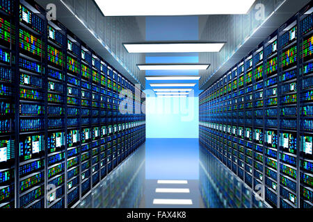 Terminal-Monitor im Serverraum mit Server-Racks im Rechenzentrum Interieur Stockfoto