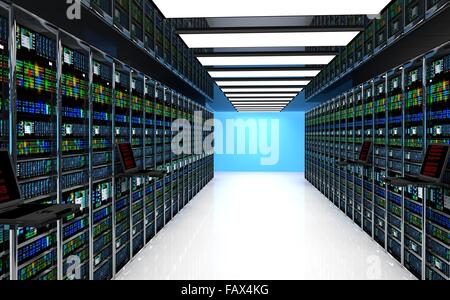 Terminal-Monitor im Serverraum mit Server-Racks im Rechenzentrum Interieur Stockfoto