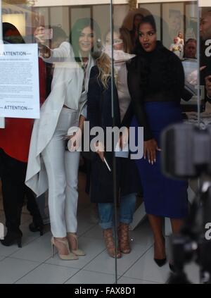 Kylie Jenner startet ihre neueste Linie von Lippe Glossen in der Dash-Boutique mit West Hollywood: Kylie Jenner wo: Los Angeles, California, Vereinigte Staaten von Amerika bei: 30. November 2015 Stockfoto