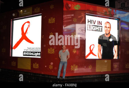 Homosexuell Rechte Aktivist, Philip Christopher Baldwin startet Welt-Aids-Tag mit "HIV im Licht", am Piccadilly Circus Featuring: Philip Christopher Baldwin wo: London, Vereinigtes Königreich bei: 30. November 2015 Stockfoto