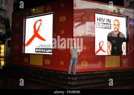 Homosexuell Rechte Aktivist, Philip Christopher Baldwin startet Welt-Aids-Tag mit "HIV im Licht", am Piccadilly Circus Featuring: Philip Christopher Baldwin wo: London, Vereinigtes Königreich bei: 30. November 2015 Stockfoto