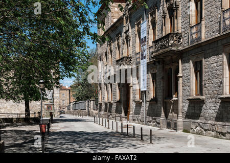 Fassade des Montehermoso Kulturzentrums in der Stadt Vitoria-Gasteiz, Alava, Spanien. Stockfoto