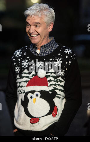 Phillip Schofield Dreharbeiten zu "Good Morning Britain" in 10 Downing Street Featuring: Phillip Schofield wo: London, Vereinigtes Königreich als: 1. Dezember 2015 Stockfoto