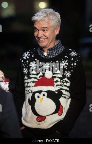 Phillip Schofield Dreharbeiten zu "Good Morning Britain" in 10 Downing Street Featuring: Phillip Schofield wo: London, Vereinigtes Königreich als: 1. Dezember 2015 Stockfoto