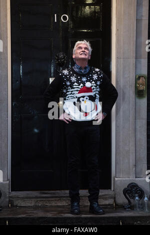 Phillip Schofield Dreharbeiten zu "Good Morning Britain" in 10 Downing Street Featuring: Phillip Schofield wo: London, Vereinigtes Königreich als: 1. Dezember 2015 Stockfoto