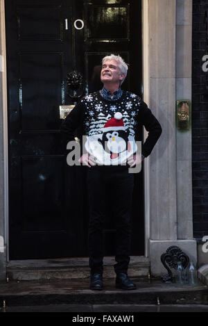 Phillip Schofield Dreharbeiten zu "Good Morning Britain" in 10 Downing Street Featuring: Phillip Schofield wo: London, Vereinigtes Königreich als: 1. Dezember 2015 Stockfoto