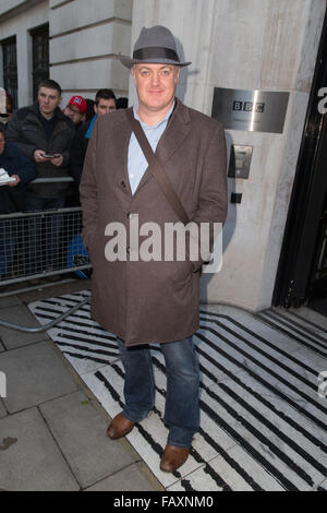 Promis bei den BBC-Studios - Dara Ó Briain mit: Dara Ó Briain wo: London, Vereinigtes Königreich bei: 4. Dezember 2015 Stockfoto