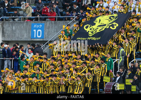 Kanagawa, Japan. 5. Januar 2016. Maebashi Ikuei Supporter Fußball /Soccer: 94. alle Japan High School Fußball Turnier Viertelfinal-match zwischen Kokugakuin Kugayama 1-0 Maebashi Ikuei im NHK Spring Mitsuzawa Fußballstadion in Kanagawa, Japan. Bildnachweis: Yohei Osada/AFLO SPORT/Alamy Live-Nachrichten Stockfoto