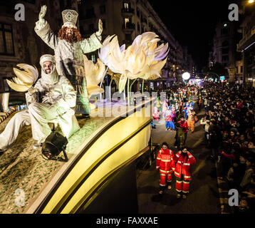 Barcelona, Katalonien, Spanien. 5. Januar 2016. Gaspar Kavalkade bei der traditionellen Parade der drei magischen Könige in Barcelona Credit: Matthias Oesterle/ZUMA Draht/Alamy Live News Stockfoto