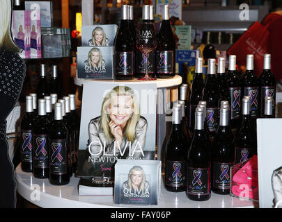 Olivia Newton John Wein und CD signing bei Flamingo Las Vegas Featuring: Atmosphäre wo: Las Vegas, Nevada, USA bei: 5. Dezember 2015 Stockfoto