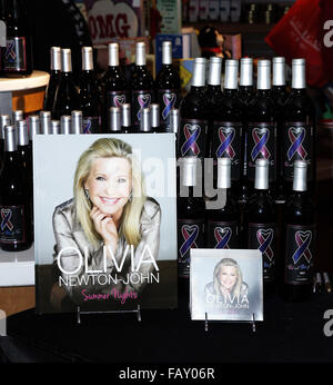 Olivia Newton John Wein und CD signing bei Flamingo Las Vegas Featuring: Atmosphäre wo: Las Vegas, Nevada, USA bei: 5. Dezember 2015 Stockfoto