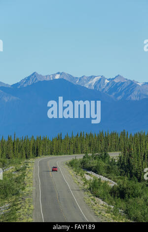 Malerische Aussicht auf den Alaska Highway, Kluane Park, Burwash Landing, Yukon Territorium, Kanada. Stockfoto