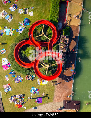 Luftbild, Luftaufnahme, Naturbad Styrum mit Naturbad Konzept, rote Wasserrutsche, Liegewiese, Handtücher für den Strand, Sommer Gefühl, Stockfoto