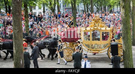 Niederlande "Den Haag" dritten Dienstag im September Sonntagsruhe Tour "Königin Maxima" und König Willem Alexander in goldene Kutsche. Stockfoto