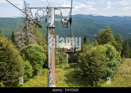 Skilift von Igman Olympic springt rief Malo Polje in Ilidža, Sarajevo, Bosnien und Herzegowina gebaut für die Olympischen Winterspiele 1984 Stockfoto