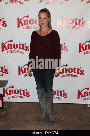 Knotts Berry Farm Countdown bis Weihnachten und Snoopy es fröhlichsten Baum mit Beleuchtung: Kendra Wilkinson wo: Buena Park, Kalifornien, Vereinigte Staaten, wann: 5. Dezember 2015 Stockfoto