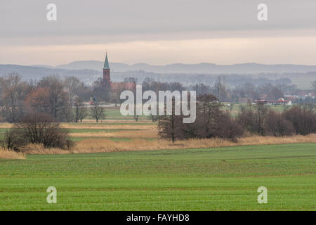 Untere schlesischen Dorf in eine trübe Dezembermorgen niedriger Schlesien Polen Stockfoto