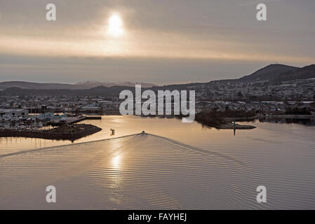 Segeln in Inverness auf den Moray Firth von der erhöhten Kessock Brücke.  SCO 10.114 Stockfoto