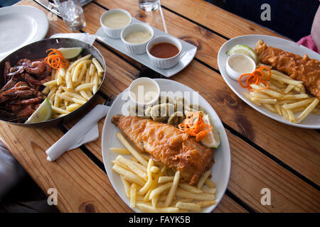 Quay Four Restaurant Teller mit Essen im Waterfront in Kapstadt - Südafrika Stockfoto
