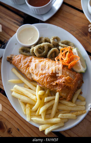 Quay Four Restaurant Teller mit Essen im Waterfront in Kapstadt - Südafrika Stockfoto