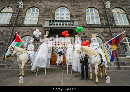 Theatergruppe in Kostümen gekleidet für Independence Day, Reykjavik, Island Stockfoto