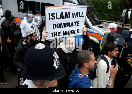 IMAGE Datei - London, UK. 11. September 2011. Siddhartha Dhar besucht 9/11 Protest vor US-Botschaft in 2011 Credit: Nelson Pereira/Alamy Live News Stockfoto