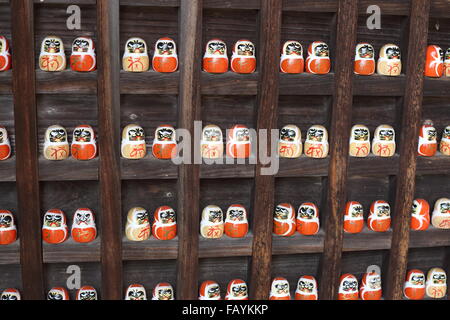 Daruma oder rot lackierten viel Glück Puppe in Japan Stockfoto