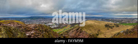 Der herrliche Panoramablick von Arthurs Seat im Holyrood Park in Edinburgh. Stockfoto