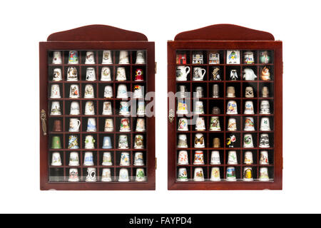 Große Sammlung von Fingerhüte in hölzernen Vitrinen Stockfoto