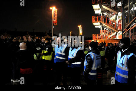 Charlton Athletic Football Club-Fans protestieren gegen ihre Besitzer vor dem Haupteingang nach dem Spiel mit Nottingham Forest auf 2. Januar 2016 Stockfoto