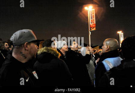 Charlton Athletic Football Club-Fans protestieren gegen ihre Besitzer vor dem Haupteingang nach dem Spiel mit Nottingham Forest auf 2. Januar 2016 Stockfoto