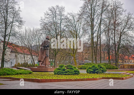 Statue des Dichters Adam Mickiewicz in der Altstadt von Vilnius in Litauen im winter Stockfoto