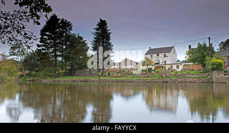 Krone Gasthaus und Hotel an Pooley Bridge, in der Nähe von Penrith, Nationalpark Lake District, Cumbria, England, Uk, Gb Stockfoto