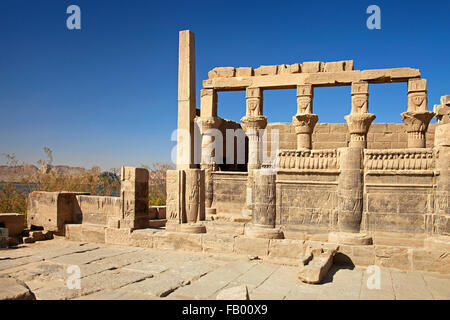 Tempel der Hathor, Teil des Isis / Philae Tempel-Komplex auf Agilkia / Insel Agilika im Reservoir des alten Assuan-Staudamm, Ägypten Stockfoto