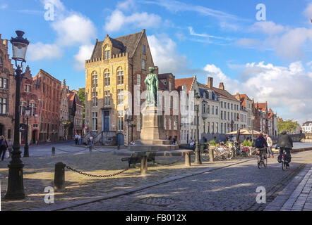 Brügge, Belgien - Statue von Jan Van Eyck und Plaza. Stockfoto