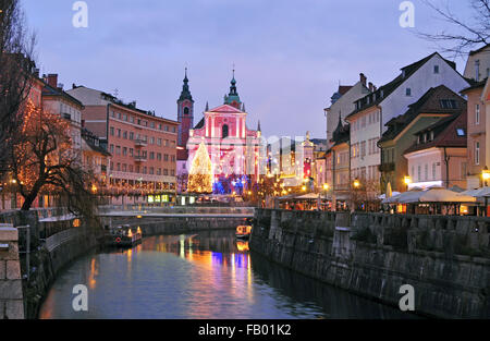 Altstadt Ljubljanas dekoriert für Silvester Urlaub Stockfoto