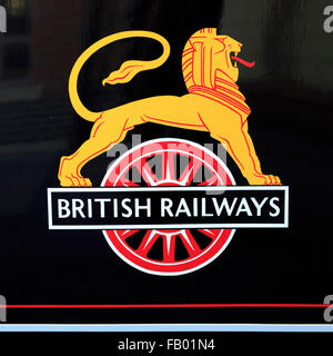 Das British Railways "Radfahren Löwe"-Logo, verwendet zwischen 1948 und 1956; wie gesehen auf 7827 Lydham Manor in Paignton Station, Devon Stockfoto