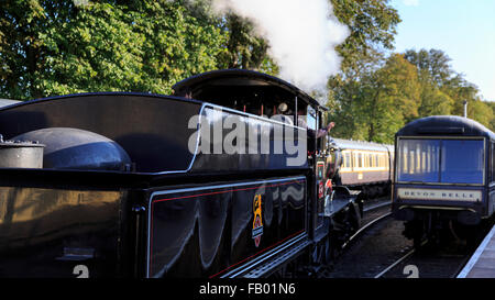 7827 geht Lydham Manor Devon Belle Pullman Beobachtung Saloon in Paignton Station auf die Dartmouth Steam Railway, Devon Stockfoto