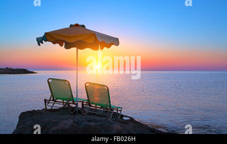 Sonnenaufgang an der Bucht von Kalithea in Rhodos, Griechenland Stockfoto