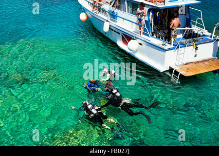 Tauchschule, Kalithea Bay in Rhodos, Griechenland Stockfoto