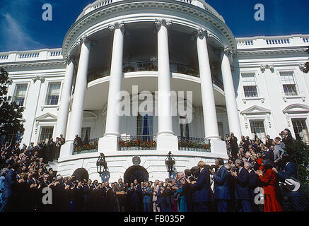 Washington, DC, USA, 4. Oktober 1984 Präsident Ronald Reagan mit der republikanischen Repräsentantenhaus und Senat Kandidaten Credit: Mark Reinstein Stockfoto