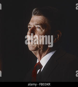 Washington DC, USA, 1. März 1984 Präsident Ronald Reagan liefert Hinweise auf eine Veranstaltung gesponsert von der American Legion Auxiliary Credit: Mark Reinstein Stockfoto
