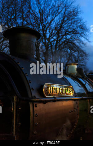 Typenschild und Rauch-Box von 4277 Hercules Dampflokomotive im Paignton Bahnhof an der Dartmouth Steam Railway, Devon Stockfoto