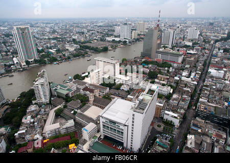 Panorama aufgrund und Landschaft von Bangkok aus Scirocco auf dem Dach. Thailand. Asien, Bangkok, Hauptstadt, Centara Grand, Chao Praya River, Stockfoto