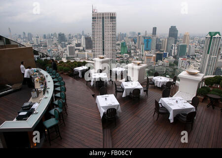Panorama aufgrund und Landschaft von Bangkok aus Scirocco auf dem Dach. Thailand. Asien, Bangkok, Hauptstadt, Centara Grand, Chao Praya River, Stockfoto