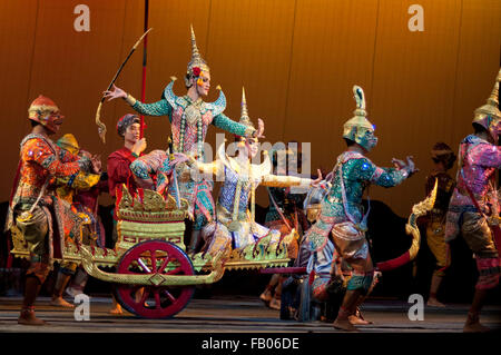 Klassische Thai Tanz-Performance im Salachalermkrung Theater in Bangkok, Thailand. Khon-Thai klassischen maskierte Tanz an der Sala Stockfoto