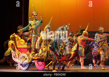 Klassische Thai Tanz-Performance im Salachalermkrung Theater in Bangkok, Thailand. Khon-Thai klassischen maskierte Tanz an der Sala Stockfoto