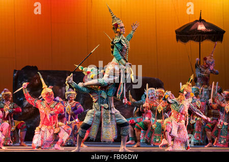 Klassische Thai Tanz-Performance im Salachalermkrung Theater in Bangkok, Thailand. Khon-Thai klassischen maskierte Tanz an der Sala Stockfoto