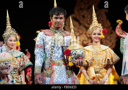 Klassische Thai Tanz-Performance im Salachalermkrung Theater in Bangkok, Thailand. Khon-Thai klassischen maskierte Tanz an der Sala Stockfoto