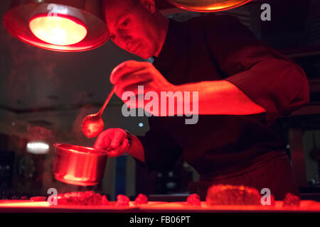 Jeremy Tourret französischen Koch des Sofitel Bangkok Sukhumvit. Bangkok. Thailand. Jerome Deconinck ist Executive Sous Chef & Chef bei L' Stockfoto